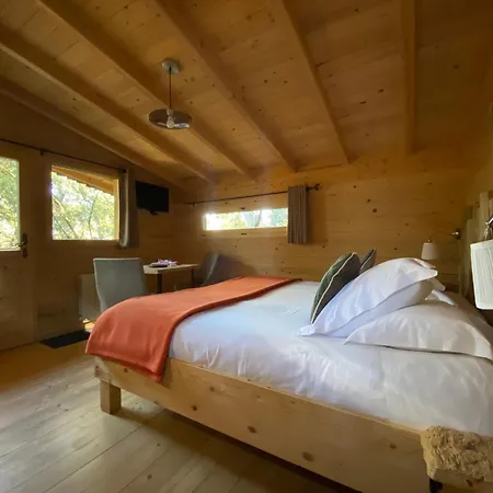 Les Cabanes Dans Les Bois Logis Hotel Villedubert Exterior photo