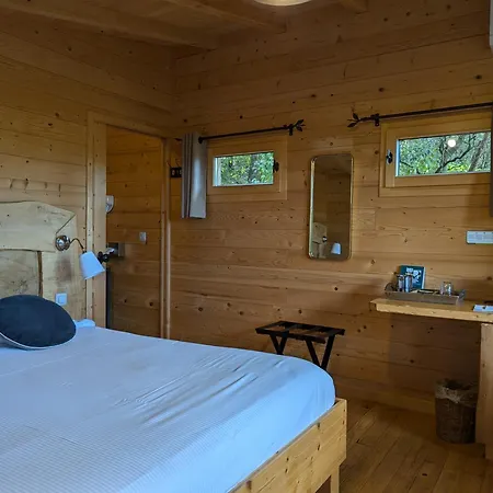 Les Cabanes Dans Les Bois Logis Hotel Villedubert Exterior photo