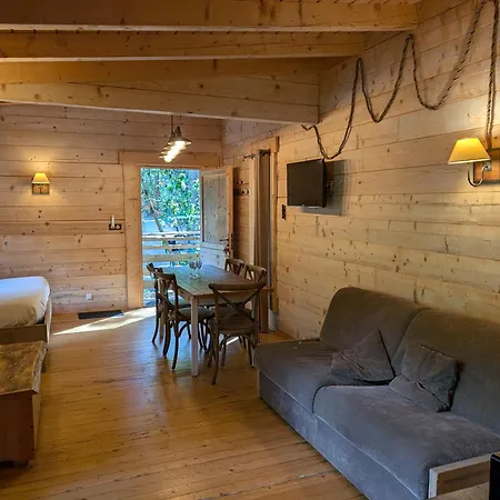 Les Cabanes Dans Les Bois Logis Hotel Villedubert Exterior photo